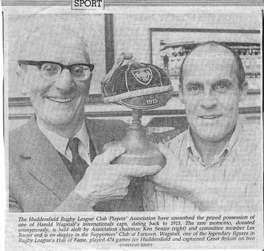 Les_Baxter_with_Harold_Wagstaff_s_1915_International_Cap.jpg